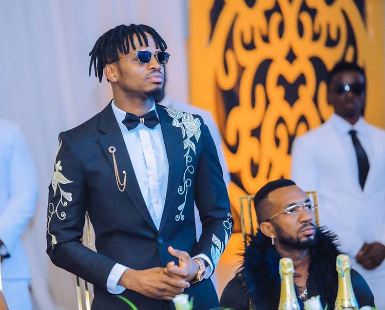 Drugs or cult? Diamond Platnumz looking paranoid and confused during an interview (Video)