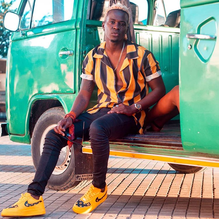 Video! Willy Paul threatens to shoot unidentified man over parking space