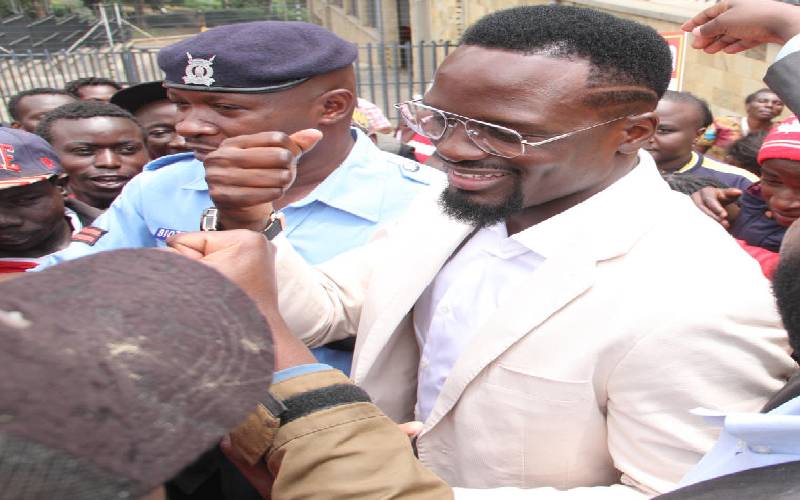 Mariga promises Kibra learners scholarships after giving mathematical sets