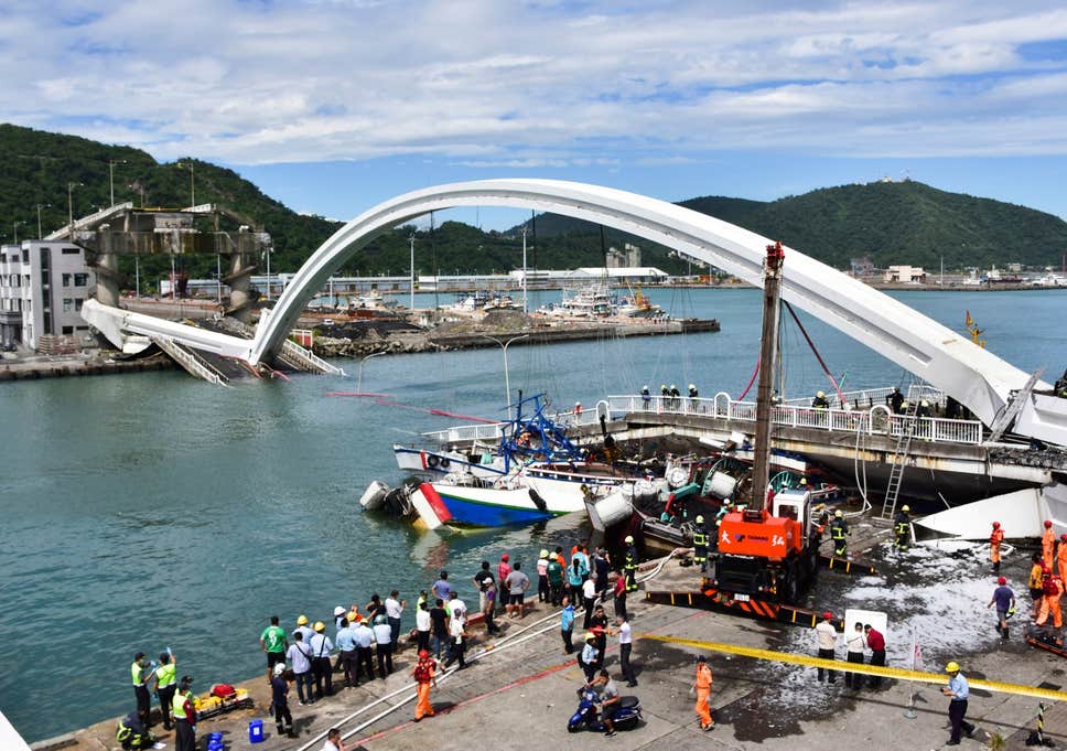 Video: Moments Before Taiwan Bridge Collapse Calamity
