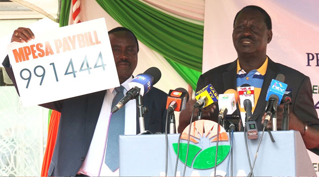 COVID-19: Raila donates for the first time then attacks Ruto