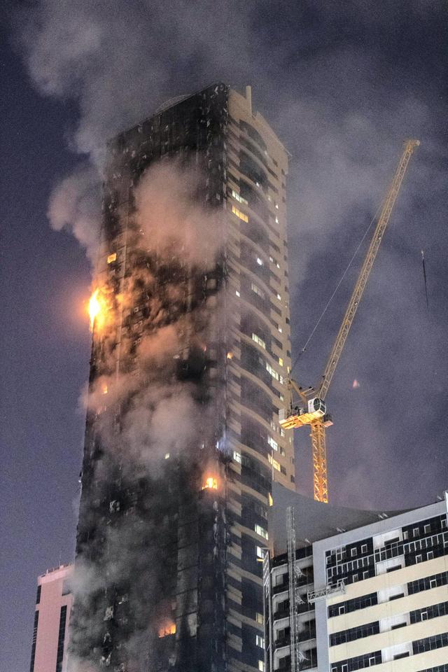 Video: 48-Storey Abbco Towers Razed