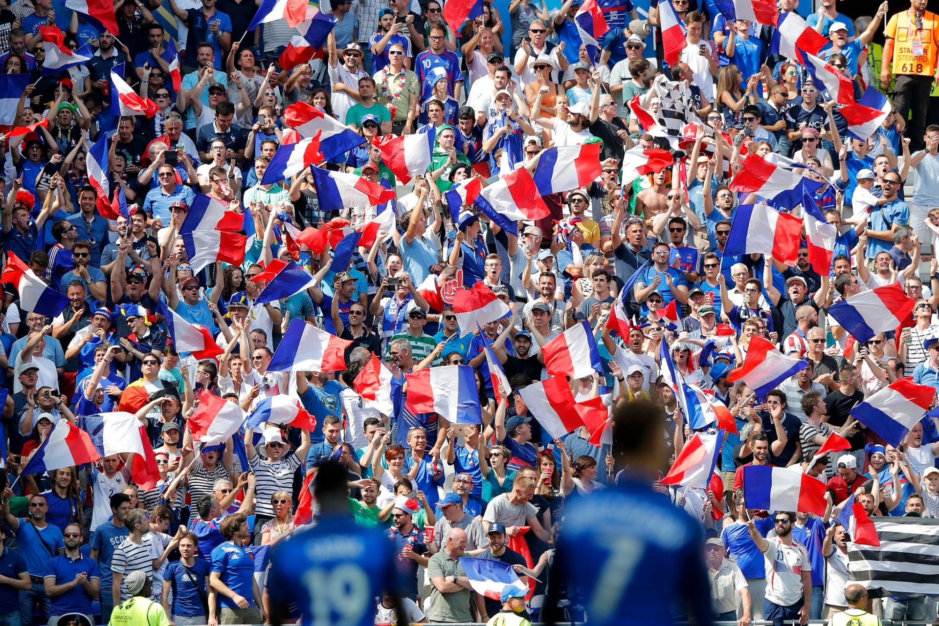 France to allow upto 5000 fans when football resumes