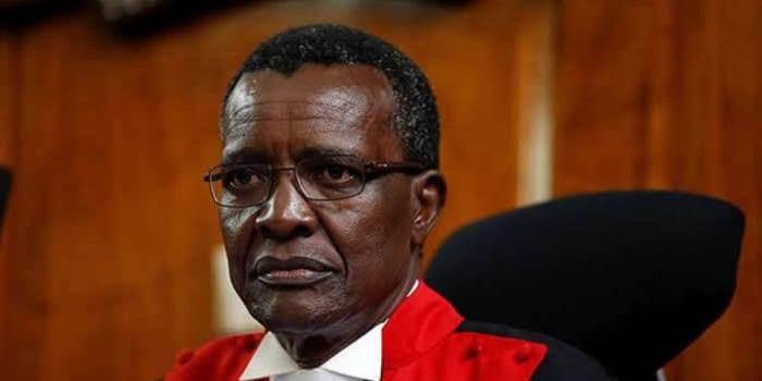 VIDEO: Drama at the Milimani Law Courts as desperate ‘slayqueen’ claims CJ Maraga is a deadbeat dad