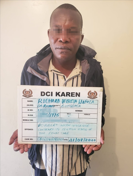 DCI detectives nab two job scammers in Karen