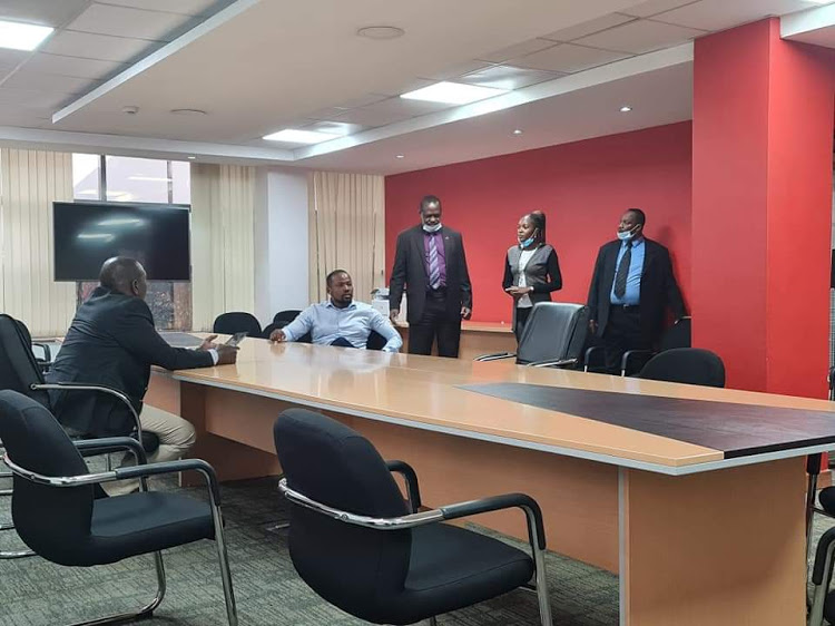 Ruto sneaks into Jubilee headquarters in Pangani