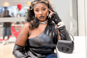 Fans Split Over Drake’s New Triple Album Project as Liebe Kiki Defends Him Fans Split Over Drake’s New Triple Album Project as Liebe Kiki Defends Him
